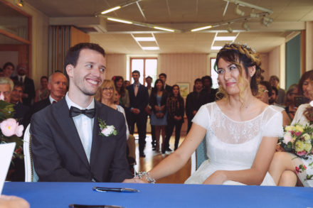 Photo de mariage dans la mairie de Chamonix Mont Blanc