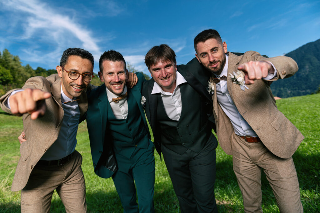 Photos degroupe mariage Chloé et Julien à Combloux, champs et Mont-Blanc