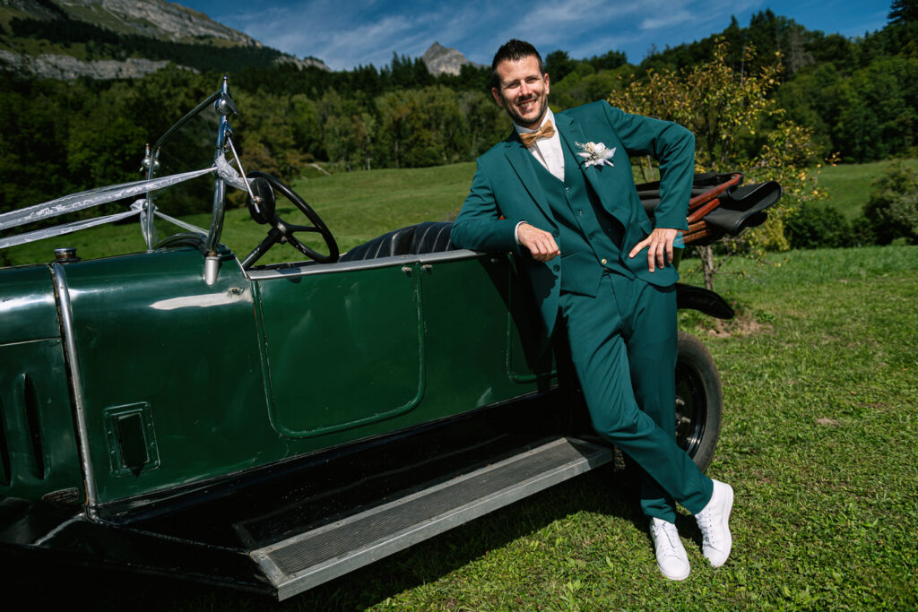 Photos de couple mariage Chloé et Julien à Combloux, champs et Mont-Blanc