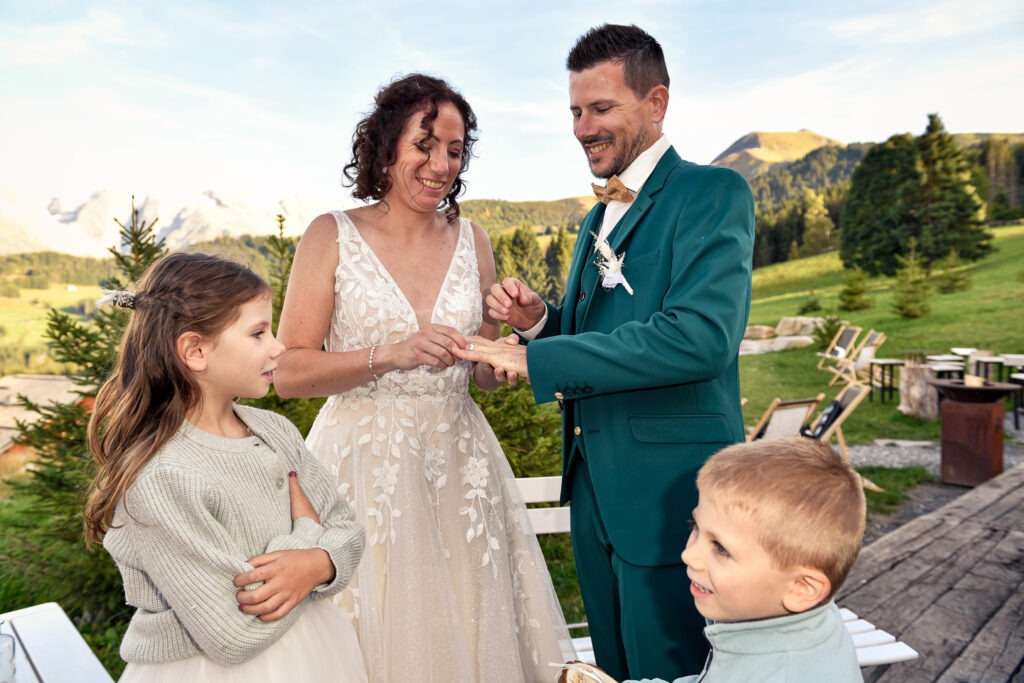 Cérémonie laïque mariage Chloé et Julien face au Mont-Blanc