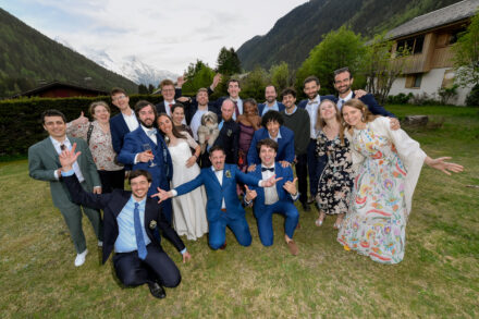 Vin d'honneur de mariage en montagne, invités réunis, Argentière Chamonix Haute-Savoie