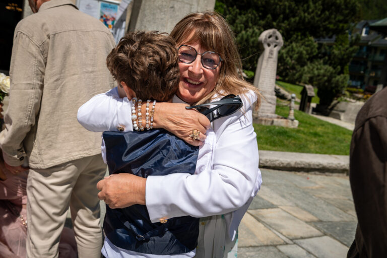 Cérémonie de renouvellement de vœux à l'église de Chamonix, entourés de la famille